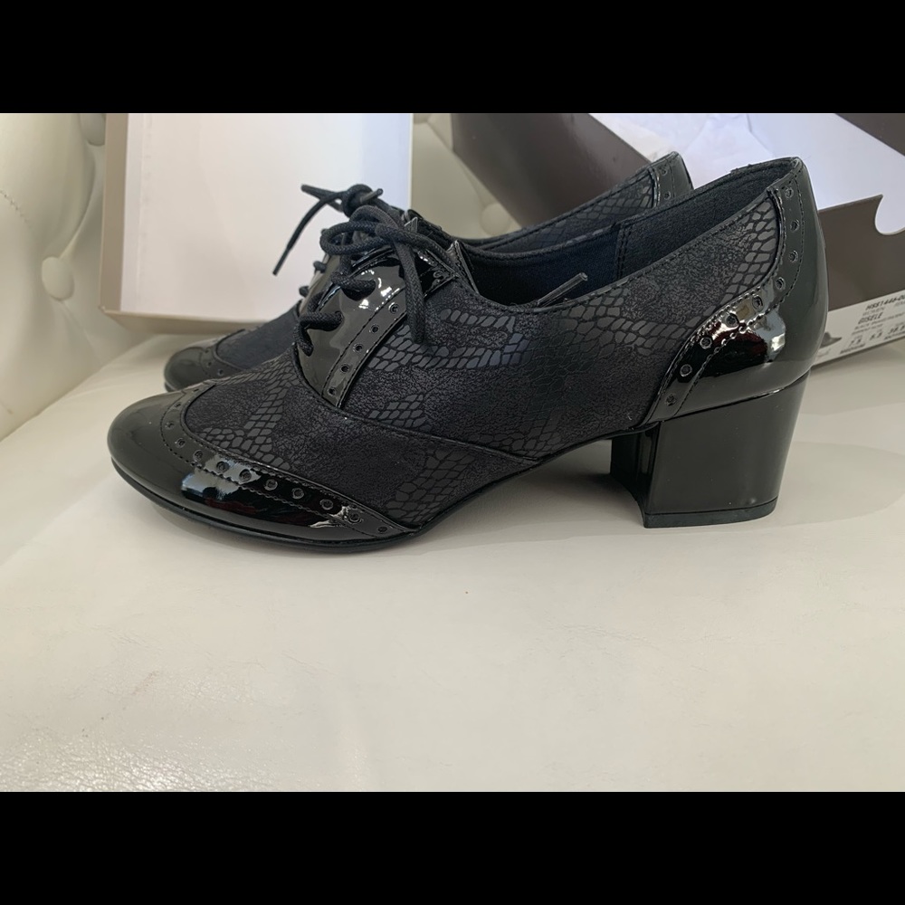 Soft Style Gisele Black Snake Heels